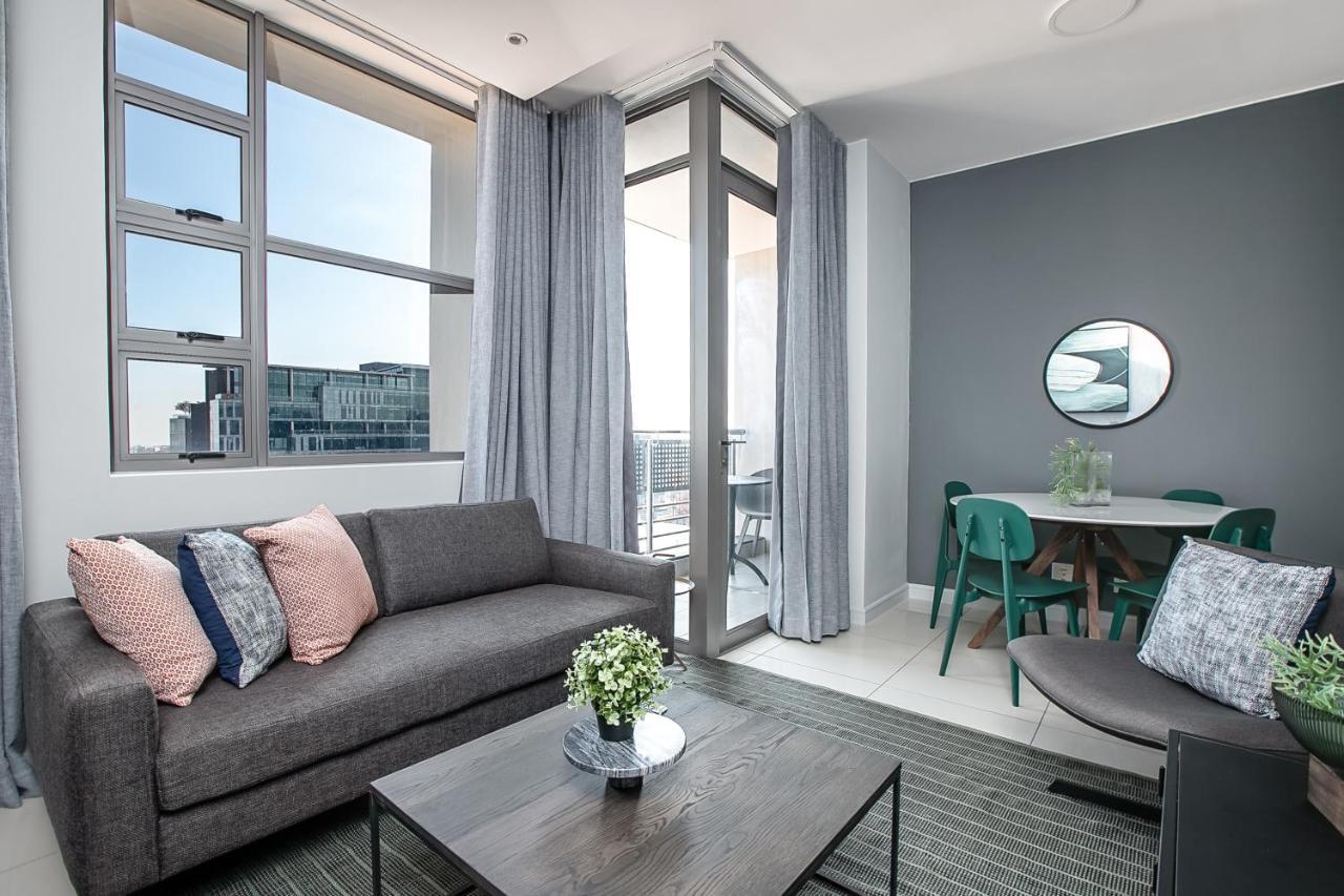The Median Serviced Apartment Collection โจฮันเนสเบิร์ก ภายนอก รูปภาพ
